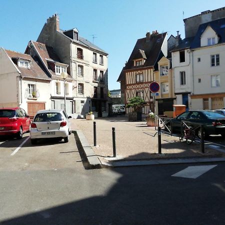 Appartement De La Place 迪耶普 外观 照片